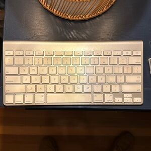Wireless apple keyboard